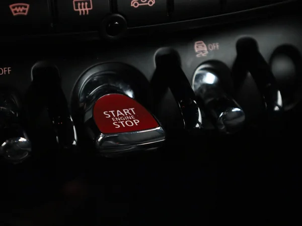 MINI One (2022) — foto 14 van 39