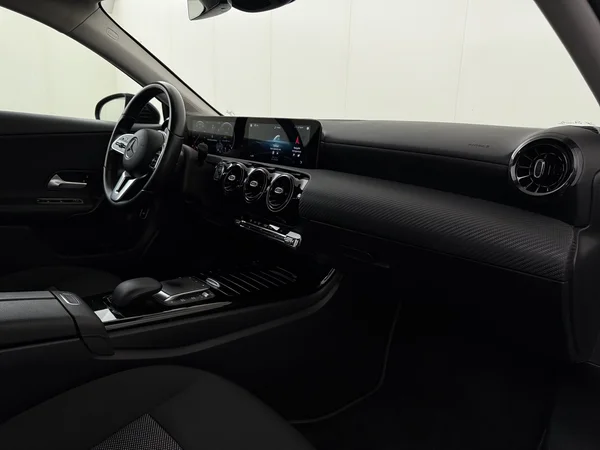 MERCEDES A 180 (2021) — foto 3 van 27