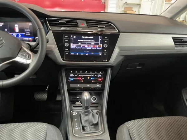 VOLKSWAGEN Touran (2025) — foto 3 van 22