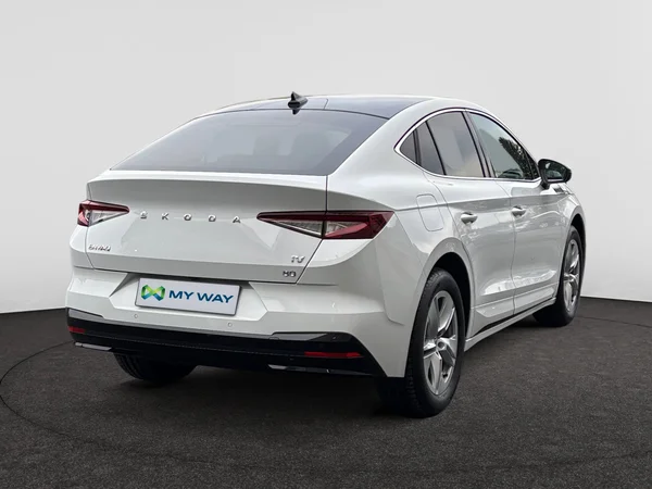SKODA Enyaq Coupé (2023) — foto 2 van 24