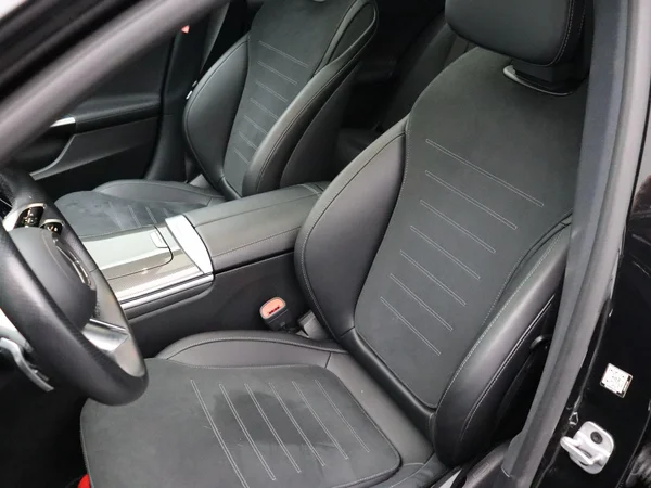 Mercedes-Benz C-Klasse (2023) — foto 15 van 33