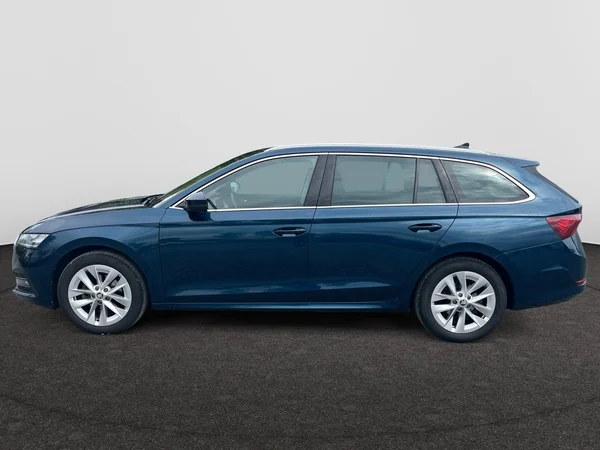 SKODA Octavia Combi (2023) — foto 2 van 18