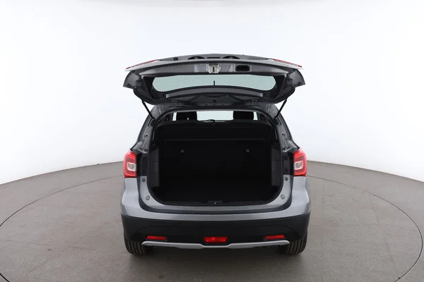 Suzuki SX4 (2018) — foto 7 van 16