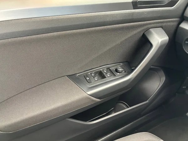VOLKSWAGEN T-Roc (2024) — foto 8 van 24