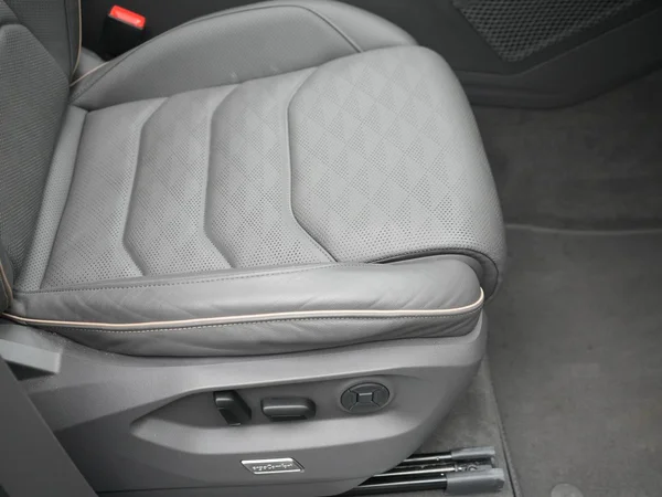 VOLKSWAGEN Touareg eHybrid (PHEV) (2023) — foto 13 van 23