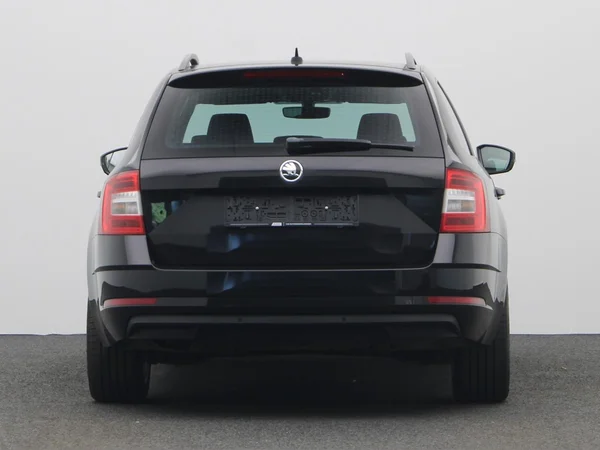 SKODA Octavia Combi (2018) — foto 16 van 19