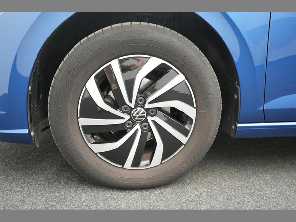 VOLKSWAGEN Polo (2023) — foto 25 van 25