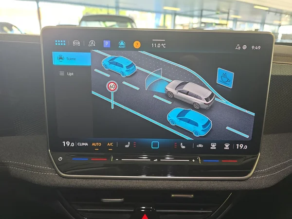 VOLKSWAGEN Passat SW (2024) — foto 10 van 12