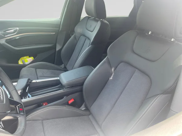 AUDI Q8 e-tron Sportback (2025) — foto 2 van 21