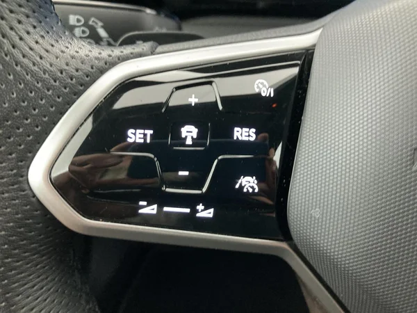 VOLKSWAGEN Golf VIII SW (2024) — foto 3 van 36