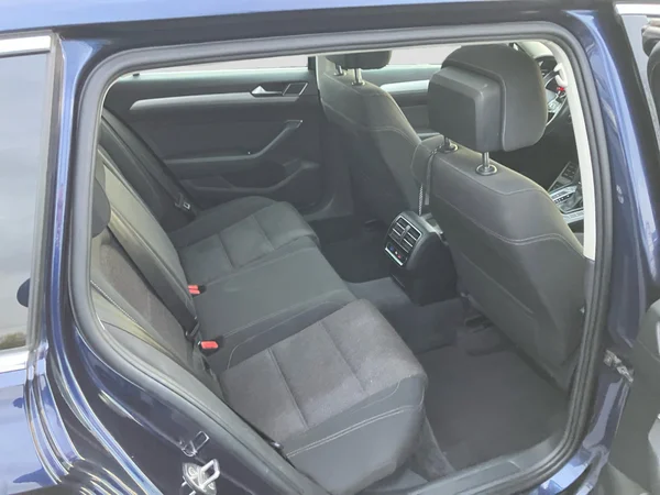 VOLKSWAGEN Passat SW (2015) — foto 18 van 23