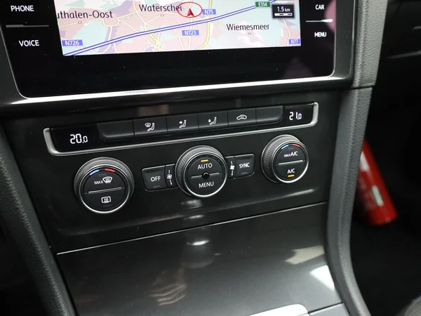 VOLKSWAGEN Golf VII (2017) — foto 8 van 19