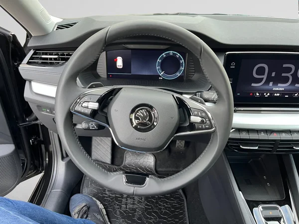 SKODA Octavia Combi (2024) — foto 18 van 20