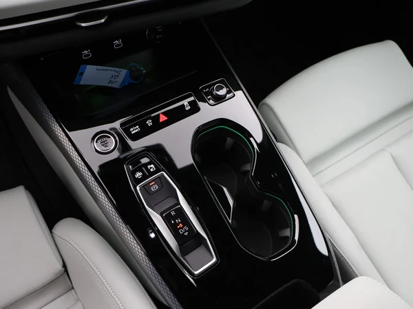 AUDI A5 Avant e-hybrid (PHEV) (2026) — foto 8 van 25
