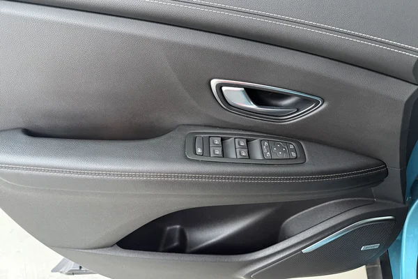 Renault Grand Scenic (2022) — foto 8 van 19