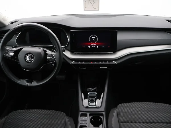 SKODA Octavia Combi PHEV (2023) — foto 10 van 22