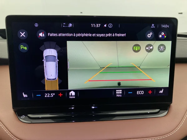 SKODA Enyaq (2023) — foto 6 van 30