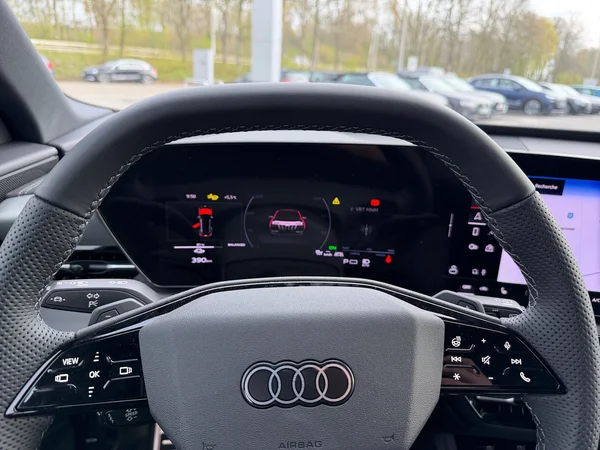 AUDI Q6 e-tron (2026) — foto 8 van 23