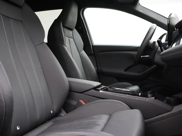 AUDI SQ6 e-tron (2025) — foto 4 van 28