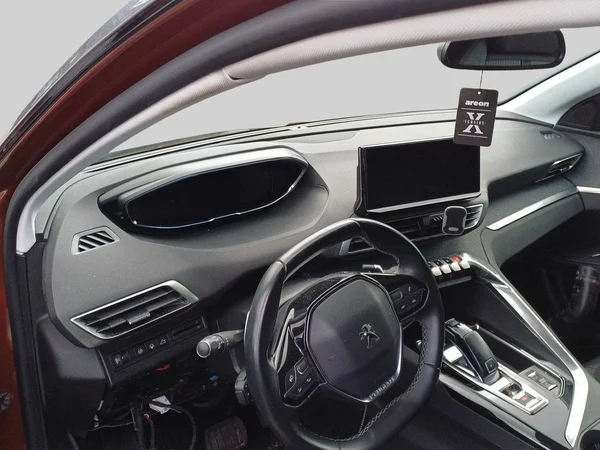 Peugeot 5008 (2021) — foto 10 van 13