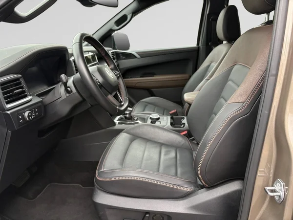 VOLKSWAGEN Amarok Double Cab Dsl (2025) — foto 3 van 8