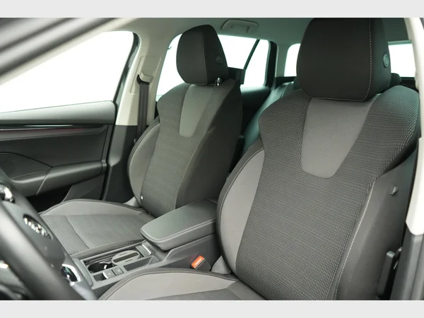 SKODA Octavia Combi (2024) — foto 15 van 29