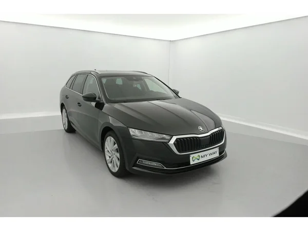 SKODA Octavia Combi PHEV (2022) — foto 23 van 36