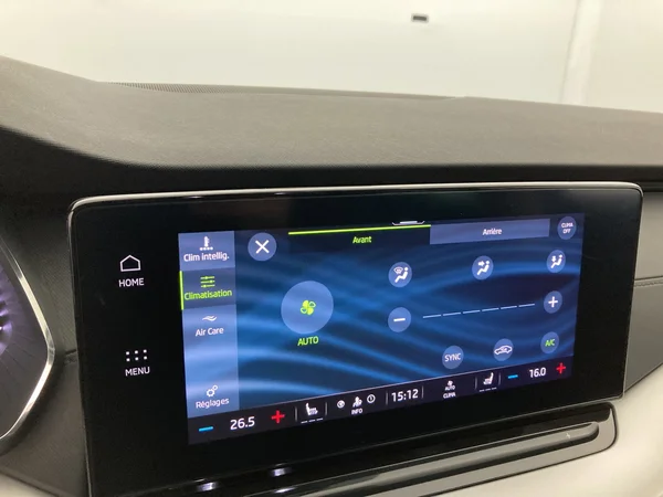 SKODA Octavia Combi (2022) — foto 7 van 35