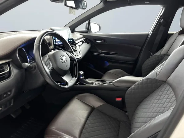 Toyota C-HR (2019) — foto 2 van 17