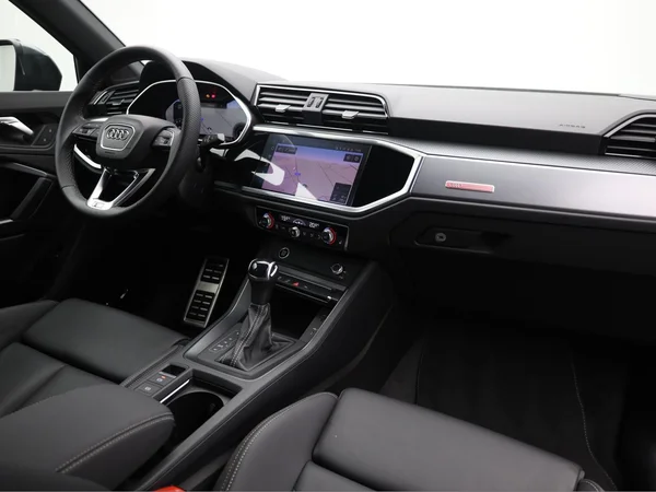 AUDI Q3 (2023) — foto 17 van 23