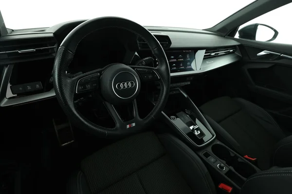 Audi A3 (2022) — foto 2 van 16