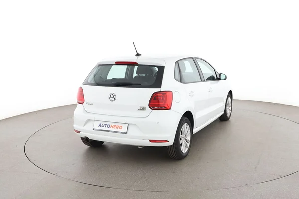 Volkswagen Polo (2016) — foto 12 van 16