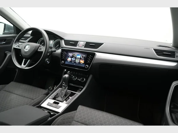 SKODA Superb Combi (2020) — foto 21 van 27