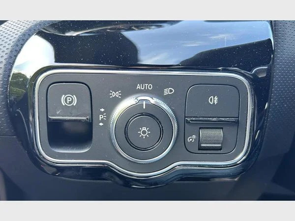 Mercedes-Benz CLA 180 (2021) — foto 26 van 33