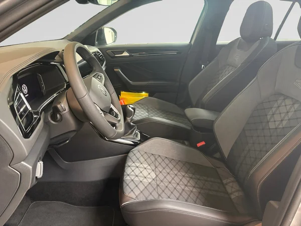 VOLKSWAGEN T-Roc (2026) — foto 2 van 15