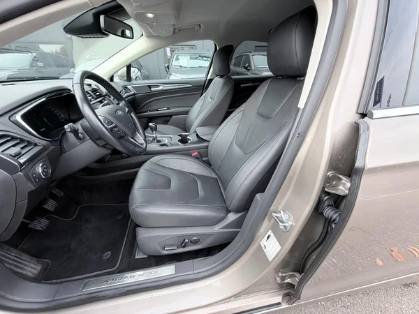 Ford Mondeo (2021) — foto 14 van 16