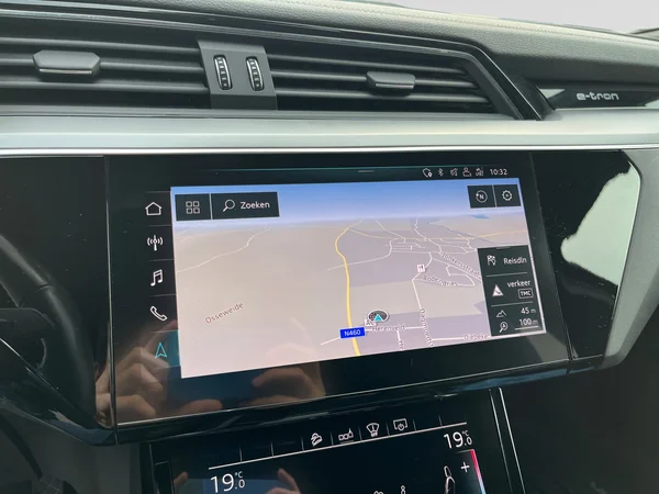 AUDI e-tron (2019) — foto 4 van 24