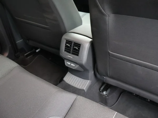 VOLKSWAGEN T-Roc (2024) — foto 3 van 26