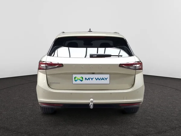 SKODA Superb Combi (2024) — foto 14 van 15