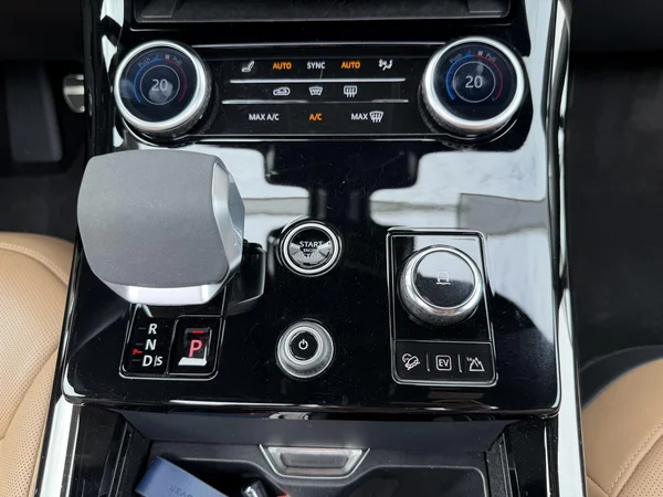 Land Rover Range Rover Sport (2023) — foto 11 van 40