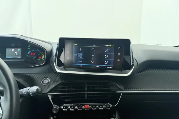 Peugeot E-208 (2022) — foto 3 van 18