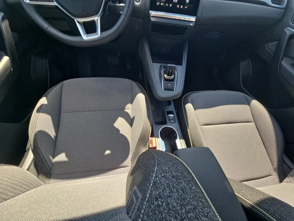 RENAULT Captur (2025) — foto 3 van 24