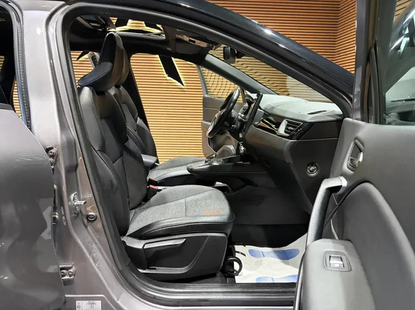 Renault Captur (2022) — foto 14 van 29