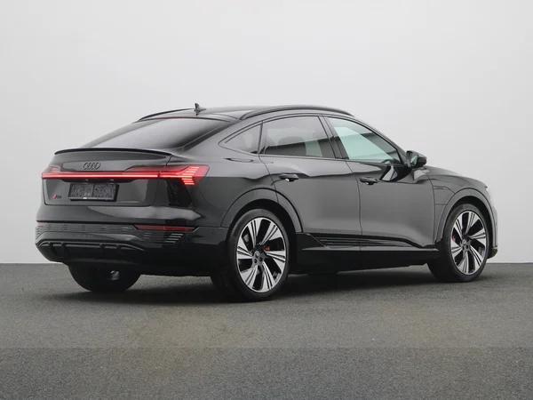 AUDI Q8 e-tron Sportback (2025) — foto 12 van 24