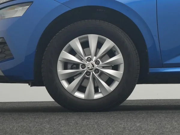 SKODA Kamiq (2021) — foto 12 van 15