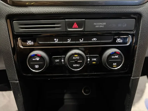 Volkswagen Golf (2020) — foto 8 van 28