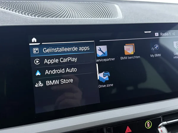 BMW 330 (2021) — foto 13 van 32