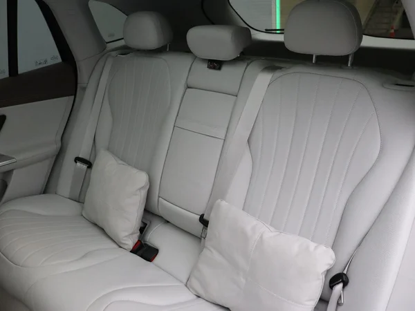 Mercedes-Benz EQE (2024) — foto 17 van 35