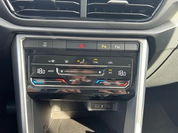 VOLKSWAGEN T-Roc (2022) — foto 14 van 31