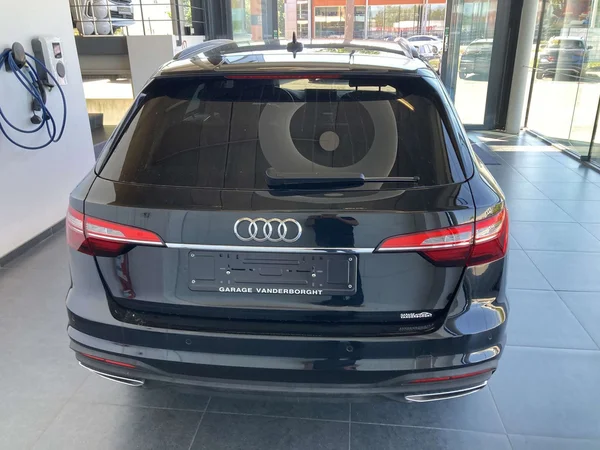 Audi A4 (2023) — foto 17 van 21